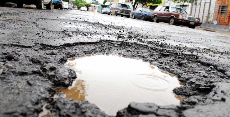 ¿Cómo enfrentar los daños por baches y coladeras destapadas?