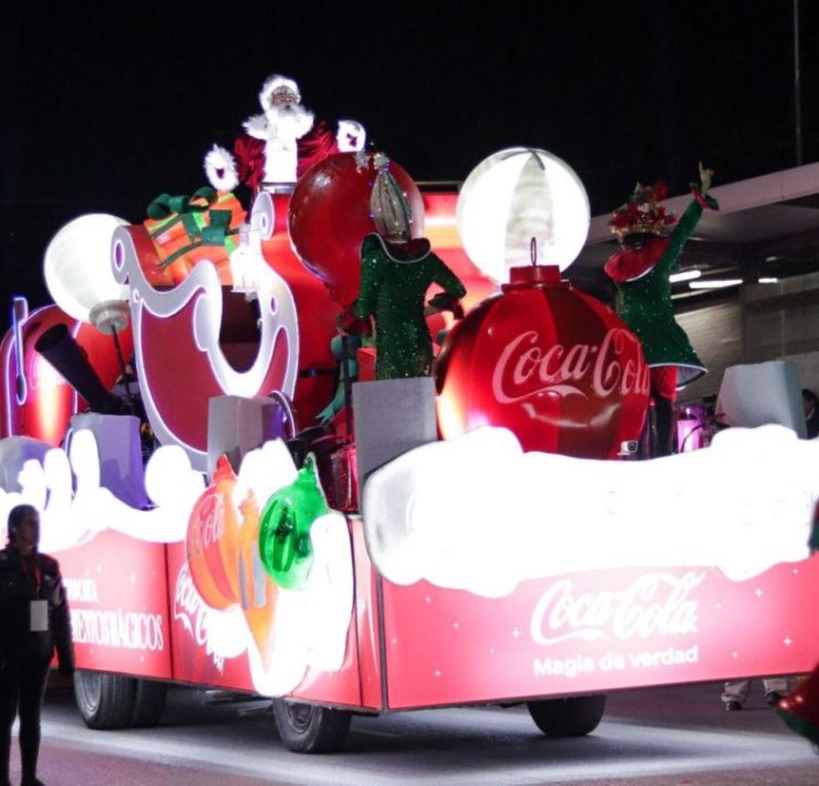 Critican Caravanas Navideñas de Coca-Cola por promover consumo de bebidas azucaradas en la infancia