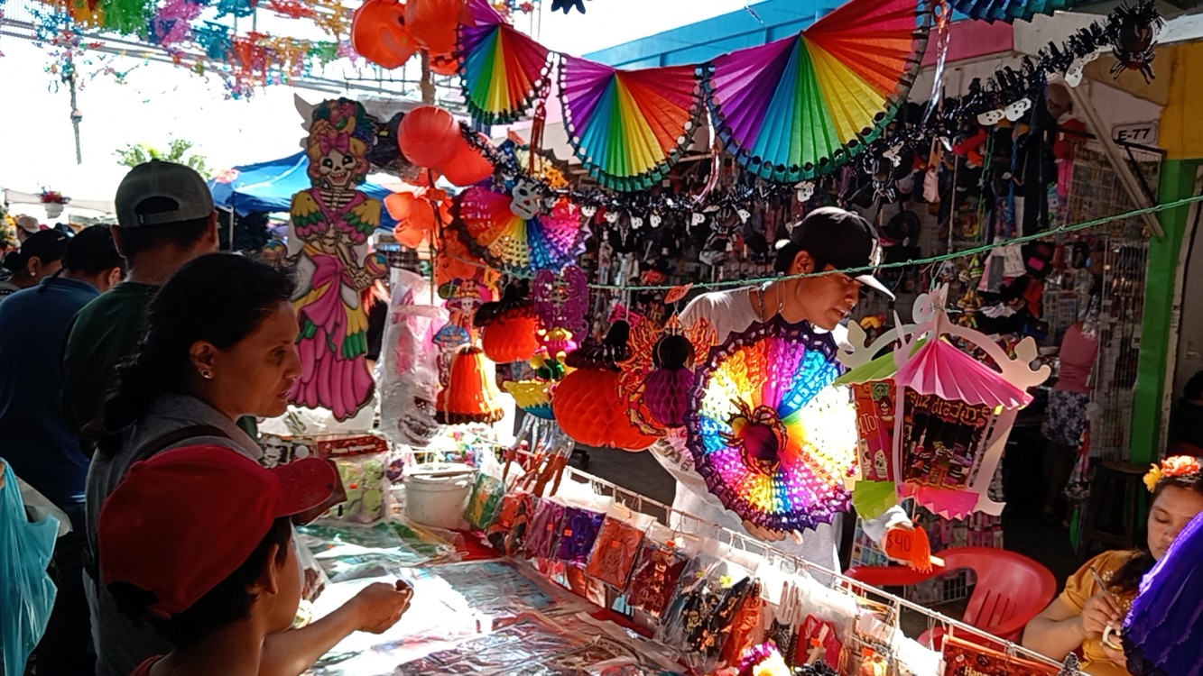 Día de Muertos reactiva la economía en el mercado de Ciudad del Carmen