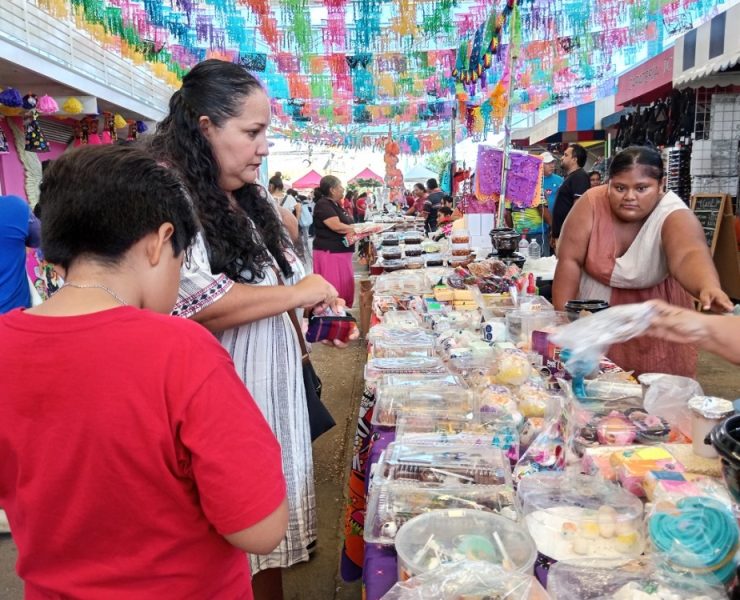 Favorable tianguis del Día de Muertos en el mercado