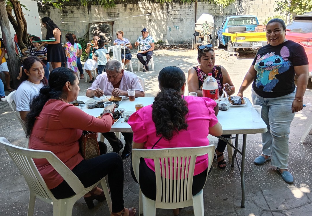 Con rezo la familia Medina López recordó a sus seres queridos