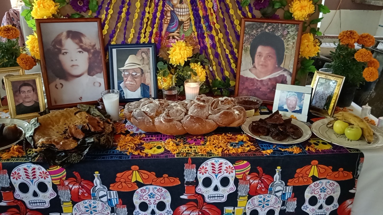 Con rezo la familia Medina López recordó a sus seres queridos