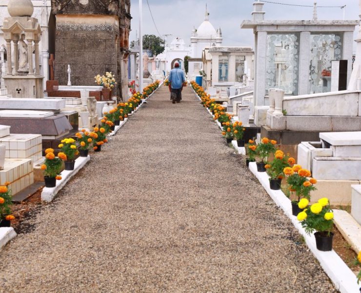 Panteones de Centro listos para recibir a visitantes por Día de Muertos