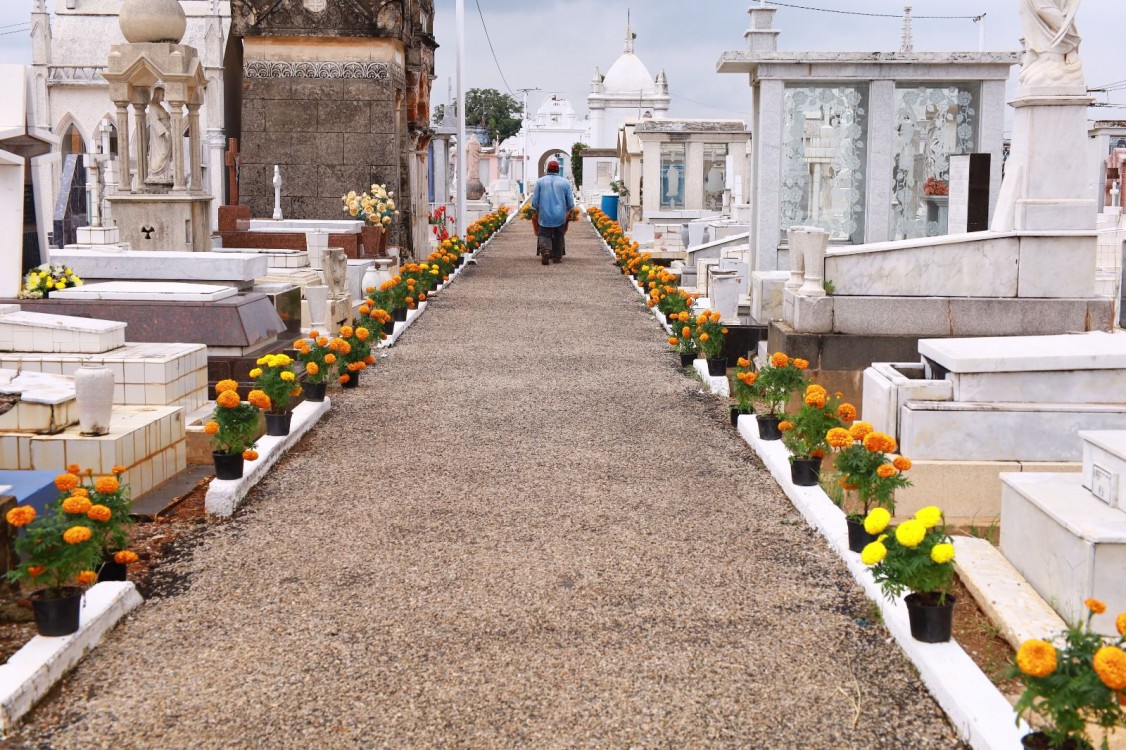Panteones de Centro listos para recibir a visitantes por Día de Muertos