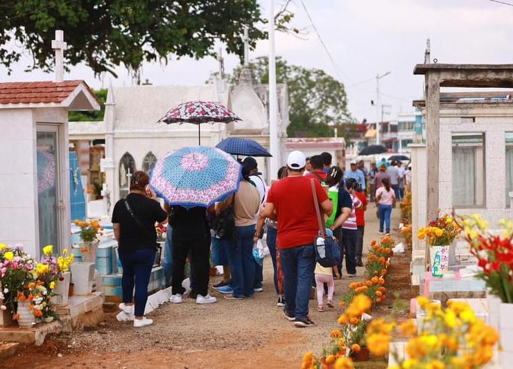 Récord en panteones de Centro