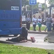 Seguridad en el transporte bajo la lupa Unidad de Va y Ven atropella señora