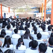 Gobierno del Pueblo entrega tablets a estudiantes de secundaria en Comalcalco