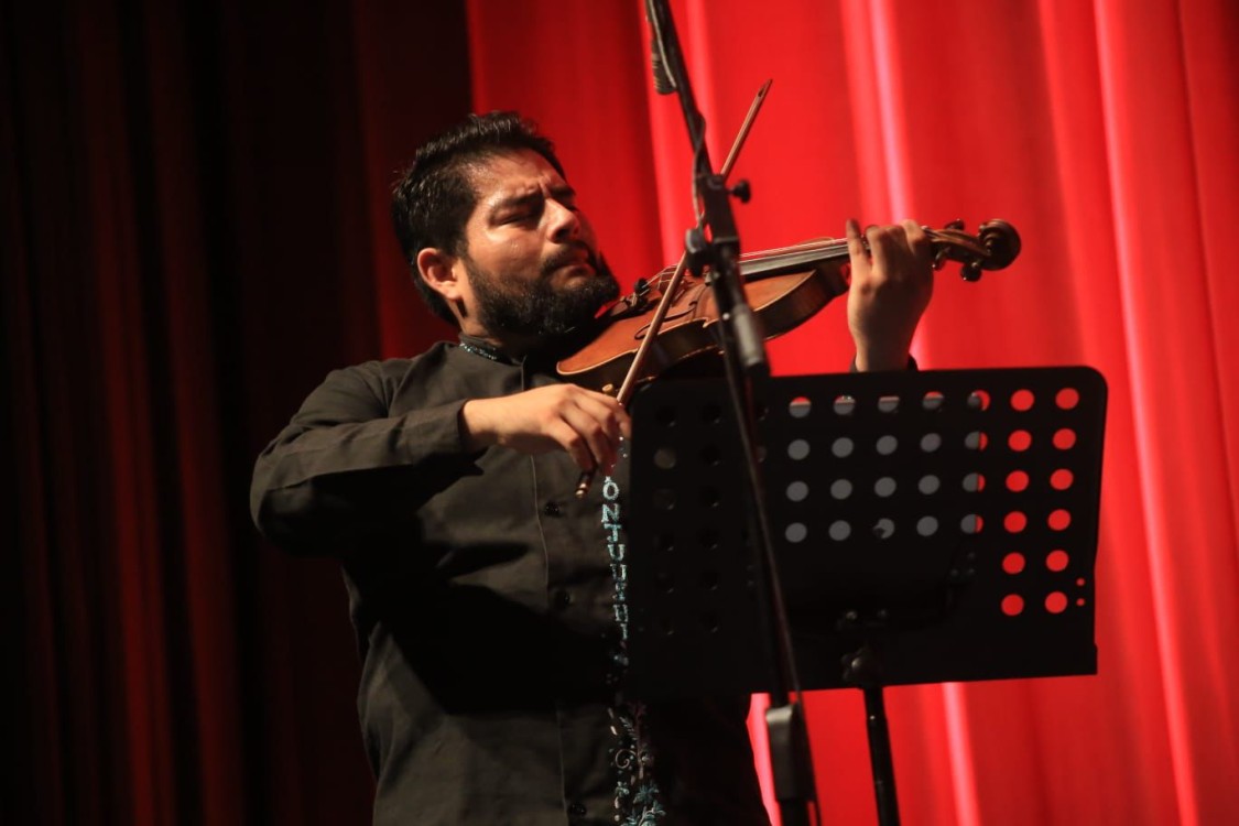 Una Noche de Contrastes Musicales