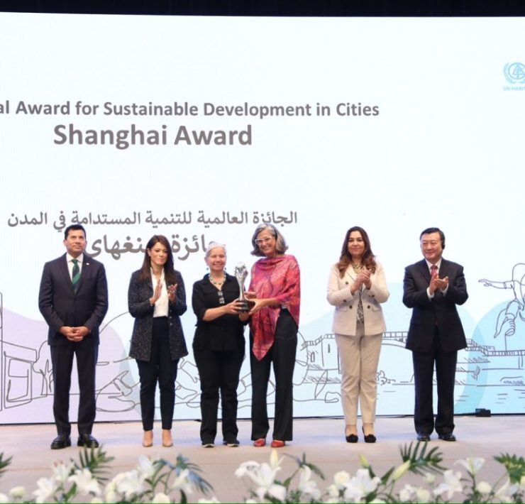 Clara Brugada recibe el Premio Global de Shanghái por su liderazgo en sostenibilidad urbana