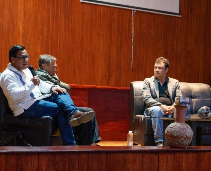 Exguerrilleros presentan la revolución imposible en Oaxaca