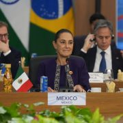https://lachispa.mx/internacional/claudia-sheinbaum-destaca-en-fotografia-oficial-del-g20-y-retoma-agenda-bilateral/