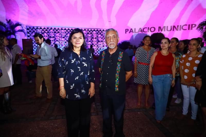 artista en cartonería Héctor Fernández