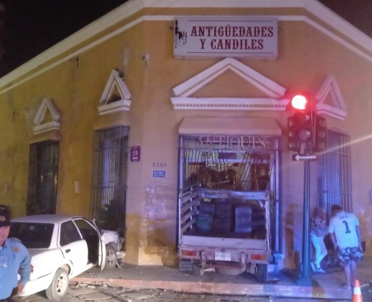 Choque en tienda en Centro de Mérida