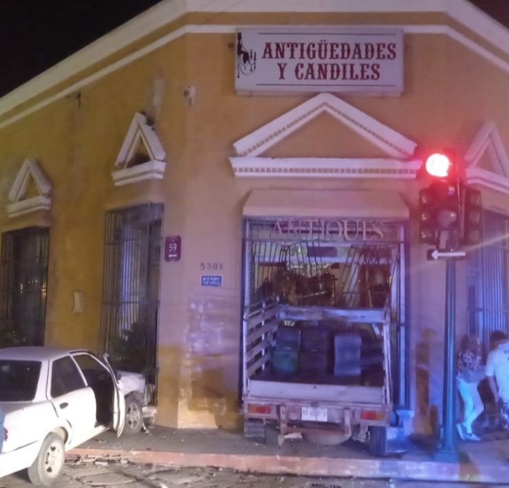 Choque en tienda en Centro de Mérida