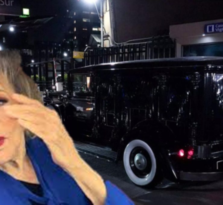 Cuerpo de Silvia Pinal llega a funeraria en lujosa carroza
