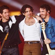Jonas Brothers homenajean a Liam Payne en un concierto