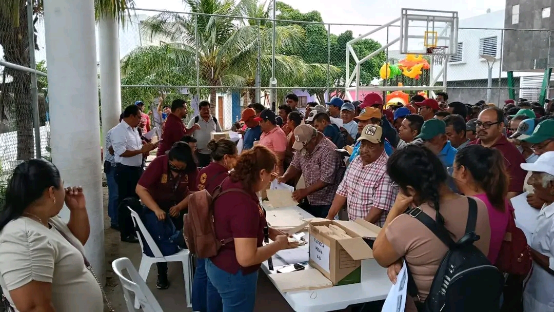 Reciben pescadores ribereños apoyos económicos