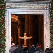 El Papa Francisco llama al mundo a la esperanza con el inicio del Jubileo Ordinario 2025