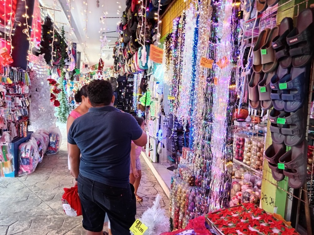 Ventas de artículos navideños caen en un 50%