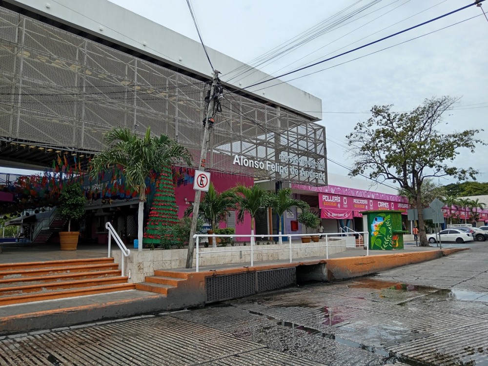 Ciudad del Carmen amaneció inactivo con calles vacías