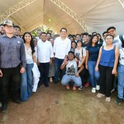 Javier May impulsa proyectos CUBRe y Apícola en la UJAT