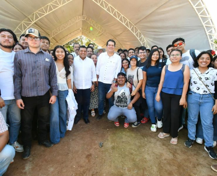 Javier May impulsa proyectos CUBRe y Apícola en la UJAT