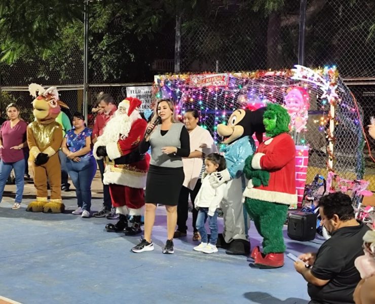 Jessica Saiden ilumina Pacabtún con una fiesta navideña llena de color y alegría