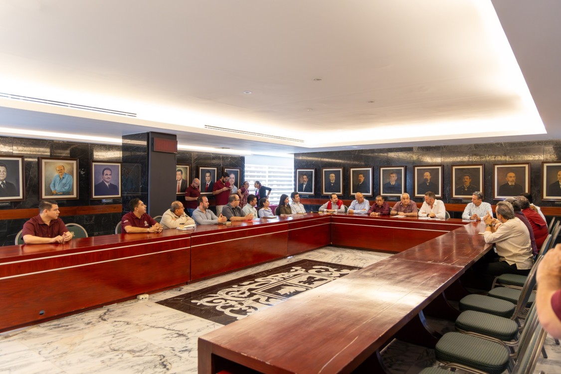 Premio personal a Lavalle Maury la Secretaría de Economía de Campeche