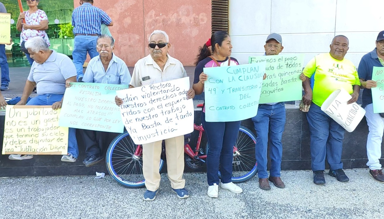 Jubilados de la Unacar se vuelven a manifestar