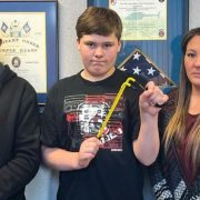 ¡Héroe con resortera! Niño con su resortera frustra secuestro y salva a su hermanita