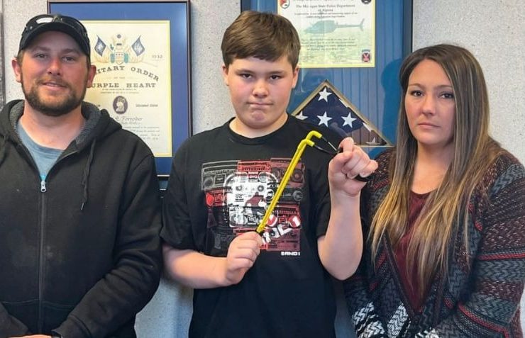 ¡Héroe con resortera! Niño con su resortera frustra secuestro y salva a su hermanita