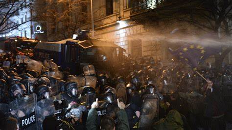 Arrestan a más de 100 manifestantes en Georgia