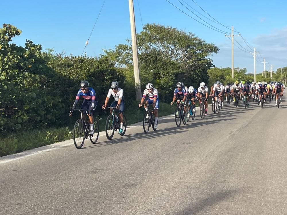 Óscar Carreón brilla como campeón absoluto