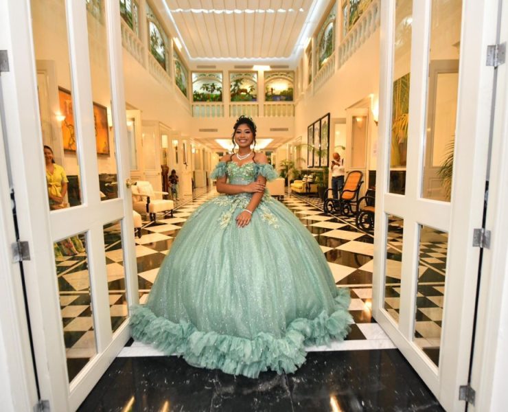 Quinceañeras inmortalizan sus recuerdos en el Centro Cultural Quinta Grijalva