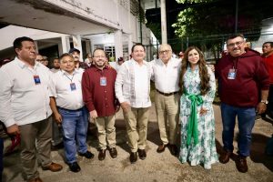 El gobernador Joaquín Díaz Mena y su esposa, Wendy Méndez Naal, durante su visita al Cereso de Mérida, destacando los avances en seguridad y rehabilitación social.