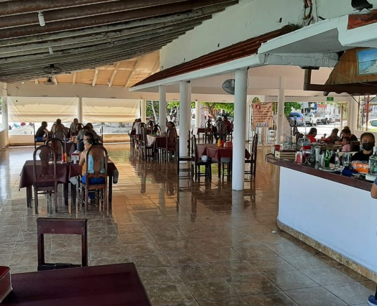 Impago de Pemex a empresas afecta a restauranteros carmelitas