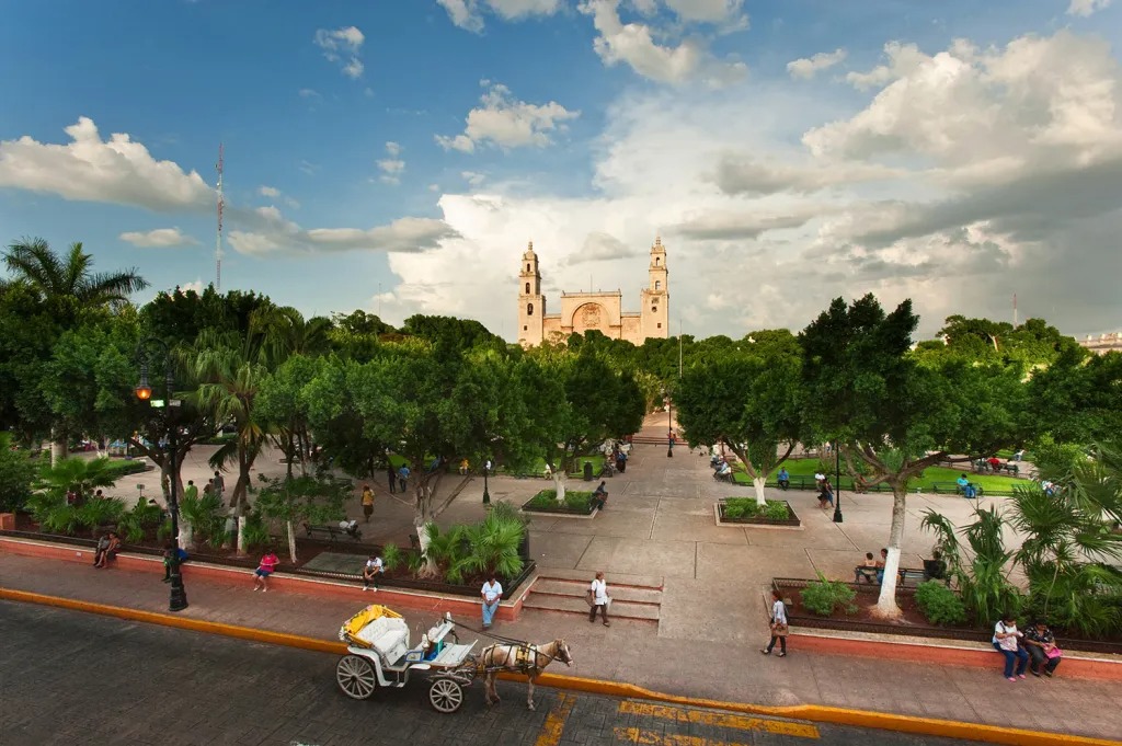 Plazas y Parques: El Corazón de Mérida