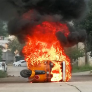 Hombre incendia una motocicleta y termina en prisión preventiva