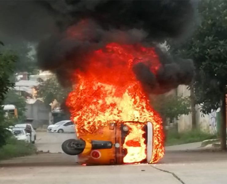 Hombre incendia una motocicleta y termina en prisión preventiva