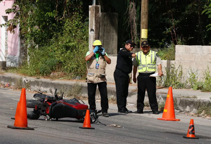 Motociclista fallece atropellado por un camión en Caucel