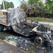 Se incendia un camión repartidor de gas en Kanasín