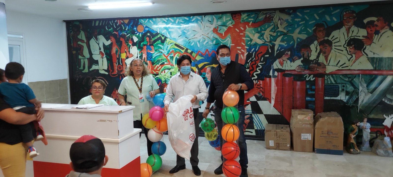 Actúa entrega juguetes