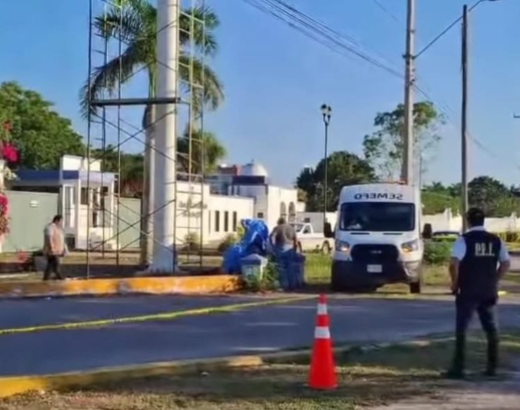 ¡Tragedia en Mérida! Hombre muere al caer de espectacular al norte de la ciudad