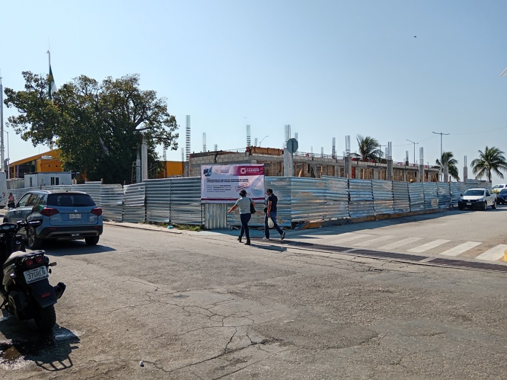 Mercado de artesanías con un 30% de avance