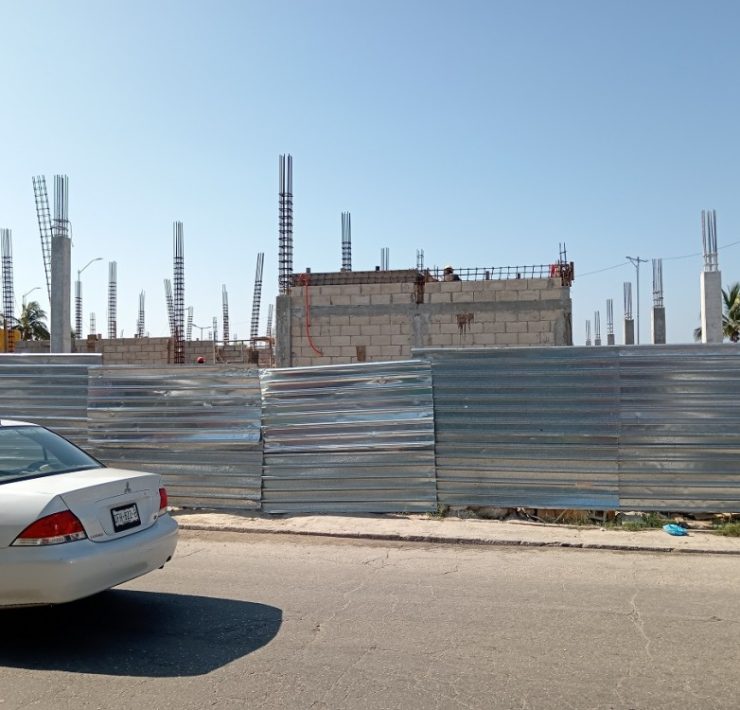 Mercado de artesanías con un 30% de avance