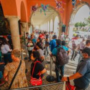 Meridanas y meridanos hacen largas filas para pagar el predial 2025