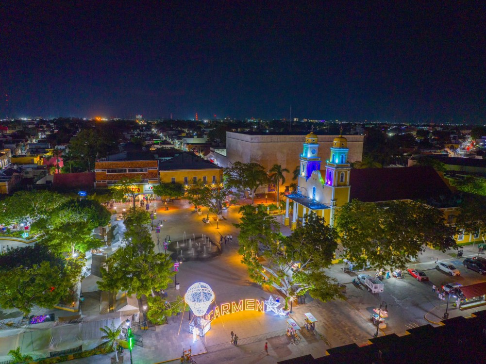 Diputado Manuel Espino sostiene dialogo con edil carmelita