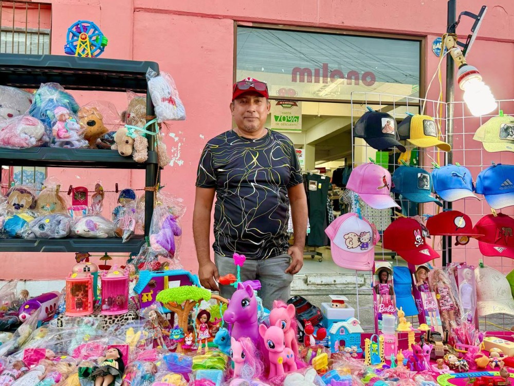 Los Reyes Magos compran juguetes en el Paseo Juárez y Mercado AFA