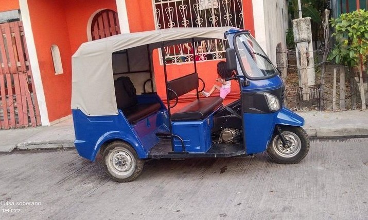 Mujer taxista se agarra a golpes con la conductora de pochimovil
