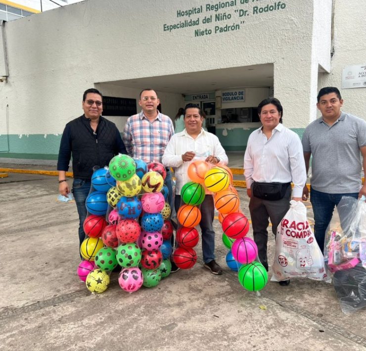 Reciben infantes del Hospital del Niño juguetes en el Día de Reyes